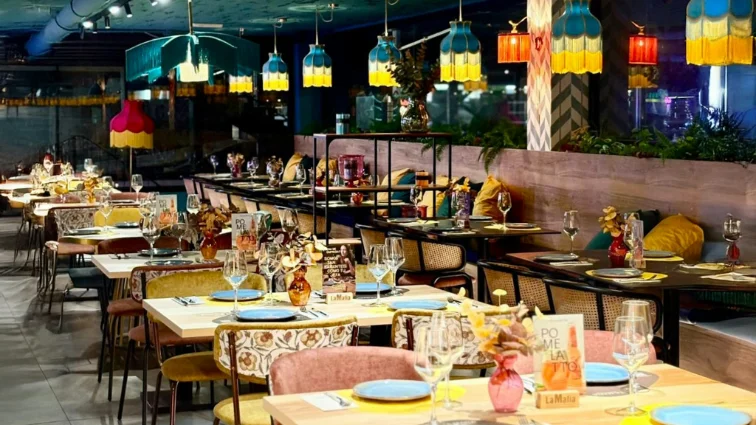 Restaurante/La Mafia se sienta a la mesa